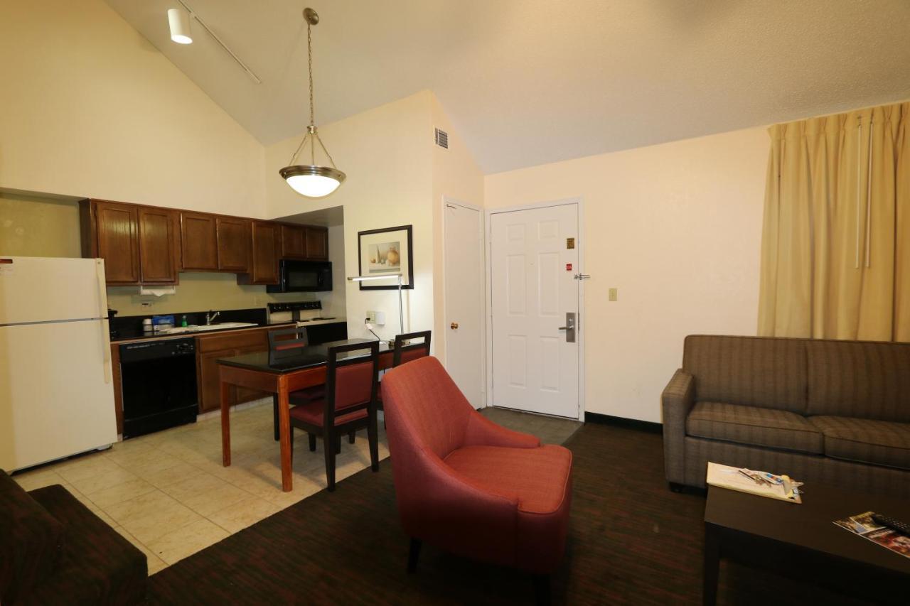 Fairbridge Inn & Suites - Akron Copley Township - West Chambre photo